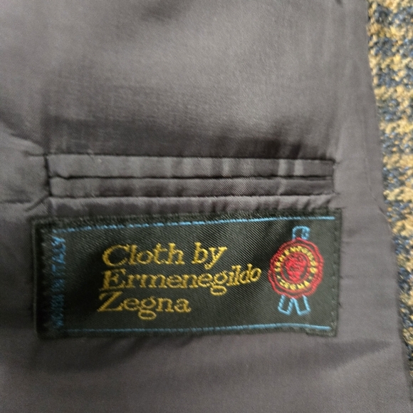 HARDY AMIES Wool and Cashmere Classic Checkered Blazer. Size 40R - Picture 10 of 16